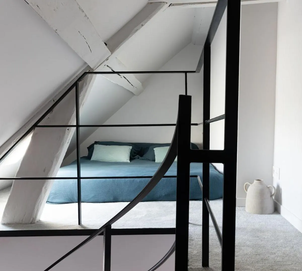 Mini Loft In Notre Dame District, Ile Saint-Louis, Paris Apartman