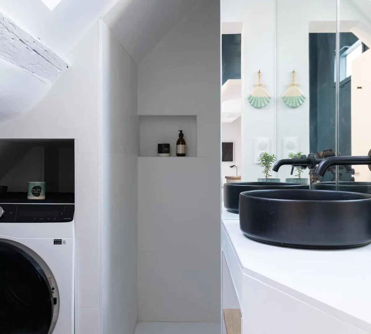 Mini Loft In Notre Dame District, Ile Saint-Louis, Paris Apartment