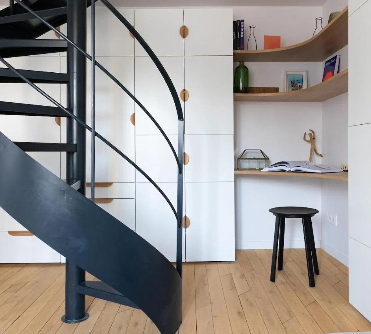 Mini Loft In Notre Dame District, Ile Saint-Louis, Paris Apartment France