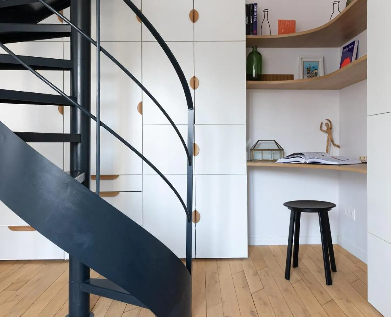 Mini Loft In Notre Dame District, Ile Saint-Louis, Paris Apartment